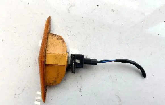 Ford Focus Front fender indicator light
