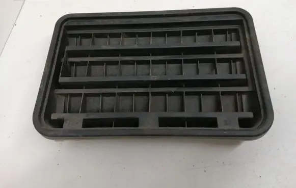 BMW 3 E90 E91 Quarter panel pressure vent 84226962293 6962293 60829010