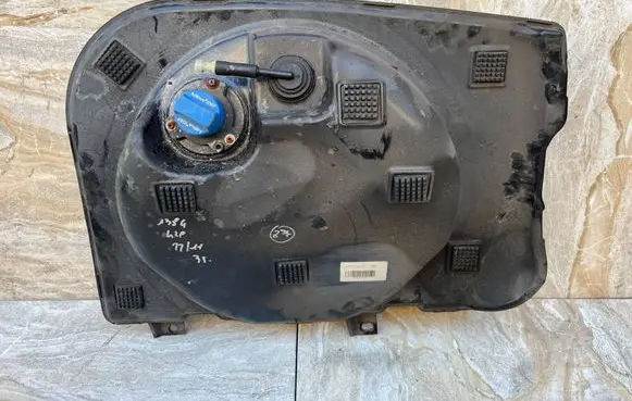 Maserati Levante AdBlue liquid reservoir 670031280 06700370550 6700370550