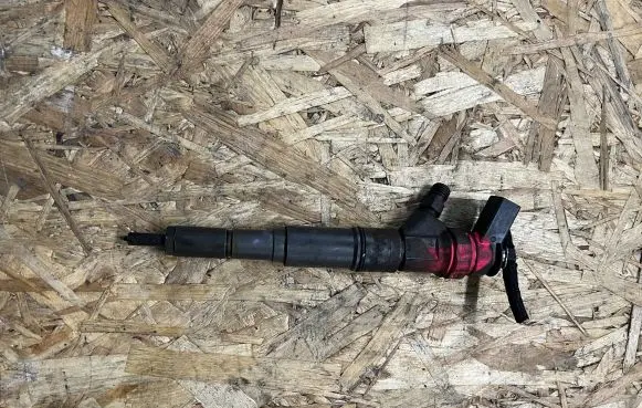 BMW 5 E60 E61 Fuel injector 7789661