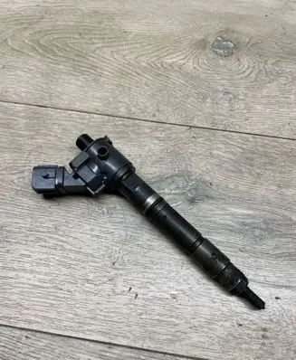Volvo V70 Fuel injector 31405404