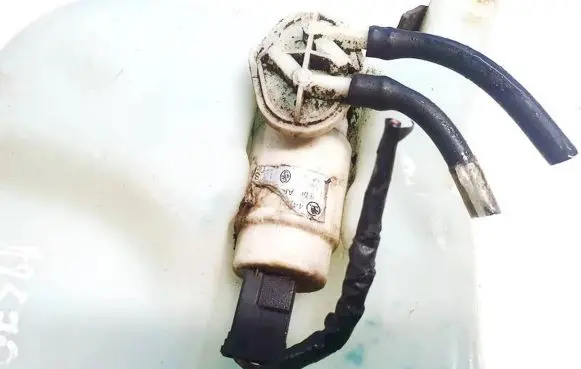 Lexus IS 200-300 Windscreen/windshield washer pump