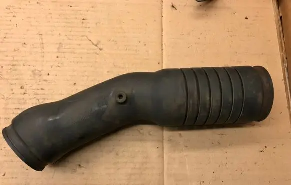 Volkswagen Golf II Air intake hose/pipe