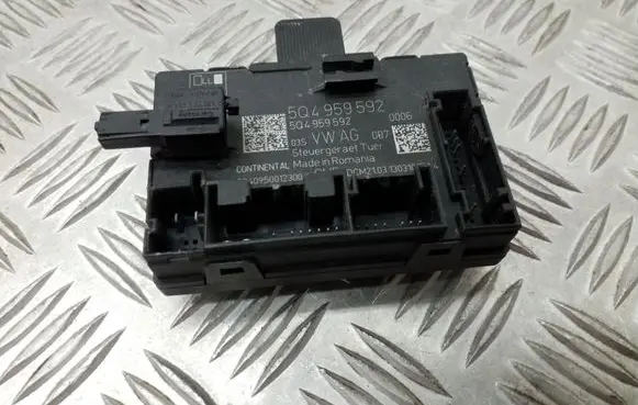 Volkswagen Golf VII Door control unit/module 5Q4959592