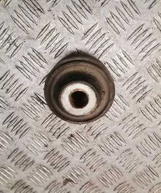 Land Rover Discovery 3 - LR3 Front wishbone bush 