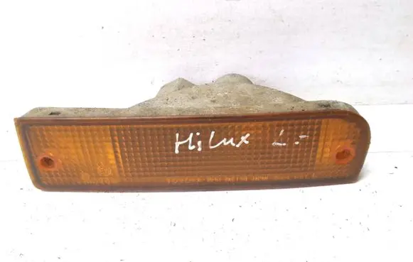 Toyota Hilux (N80, N90, N100, N110) Front indicator light