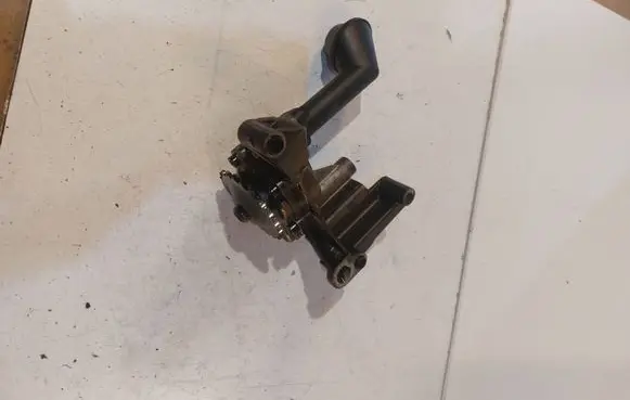 Volkswagen PASSAT B6 Oil pump 038115121C