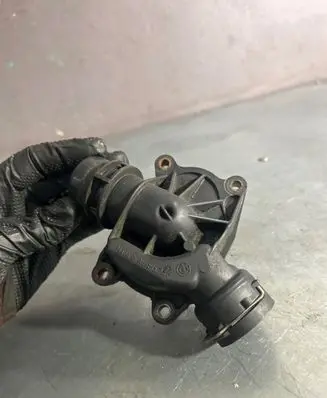 Thermostat/thermostat housing
