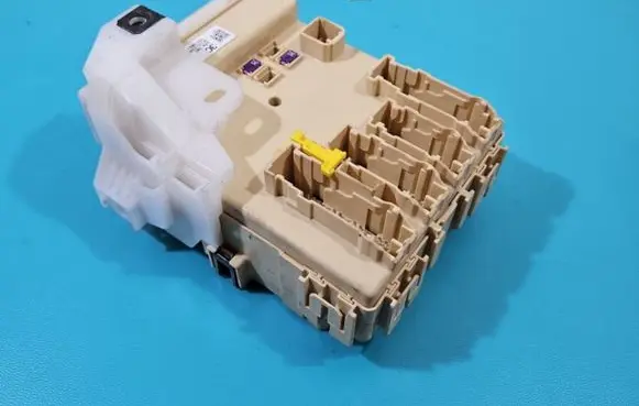 Toyota Auris E180 Central body control module 89221-02331 IMPRK1357838
