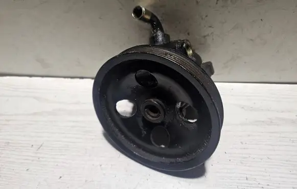 Mitsubishi Carisma Power steering pump MMC26043436 26043436