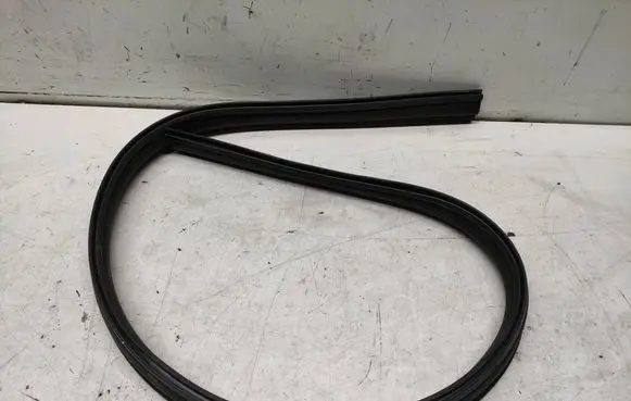 Volvo XC60 Engine compartment rubber