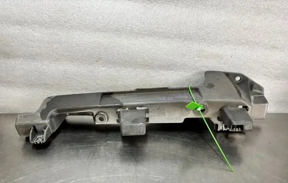 Renault Kangoo III Fender mounting bracket 631232841R