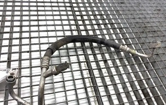 Jeep Grand Cherokee Air conditioning (A/C) pipe/hose 68161179AA