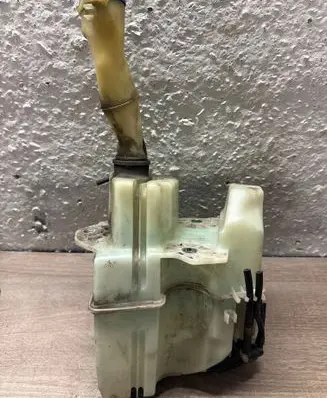 Volvo V70 Windshield washer fluid reservoir/tank 9178881 9484282 178F
