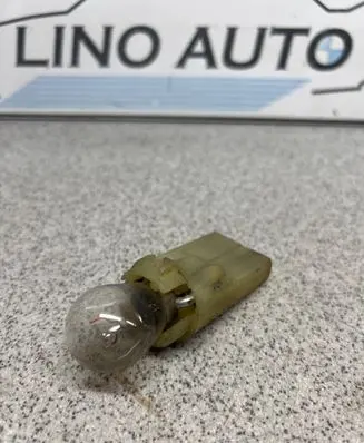 BMW 5 E34 Tail light bulb cover holder 133296