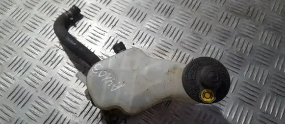 Brake fluid reservoir