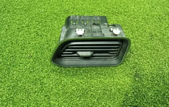 Renault Master III Dashboard air vent grill cover trim 687518035R 687517173R