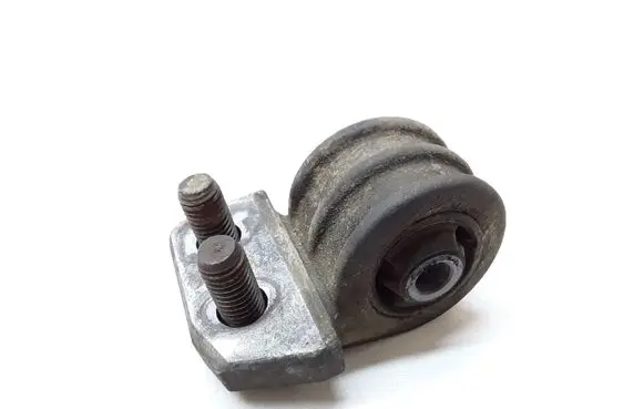 Volvo XC90 Engine mount bracket 30680750