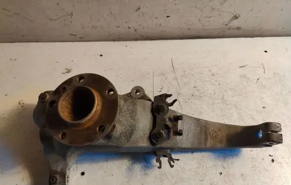 BMW 5 F10 F11 Front wheel hub spindle knuckle 6784638