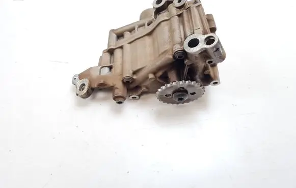 BMW 5 GT F07 Oil pump 7573747