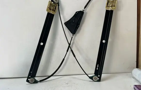 Volkswagen Touareg III Front window lifting mechanism without motor 760837461D