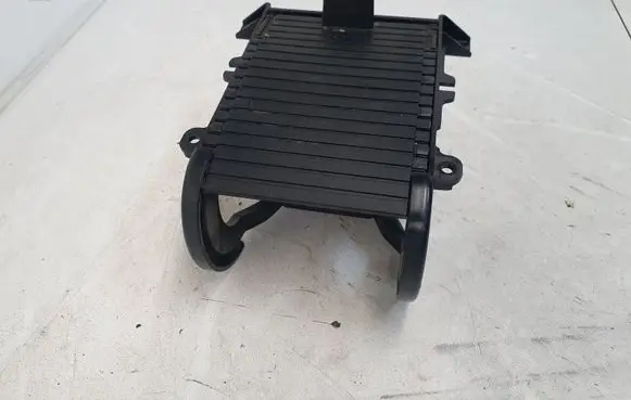 Cup holder front