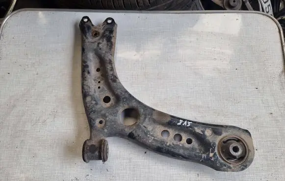 Volkswagen Golf VII Front lower control arm/wishbone 5Q0407183E