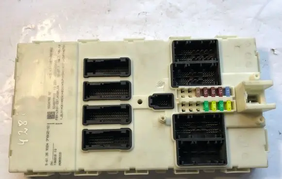 BMW 4 F32 F33 Fuse module 9324782 61359324782 6135932478202