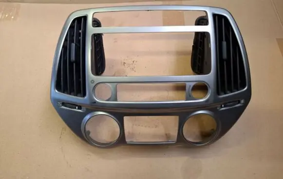 Hyundai i20 (PB PBT) Dash center air vent grill