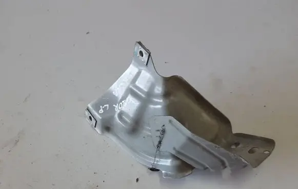 Opel Mokka Fender mounting bracket