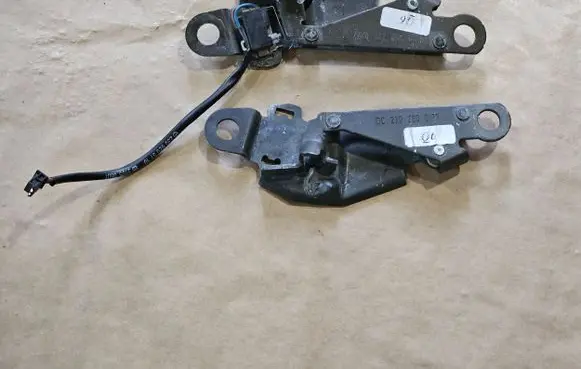 Mercedes-Benz SL R230 Convertible roof lock/latch 2307900277 2307900177 DC2307900277