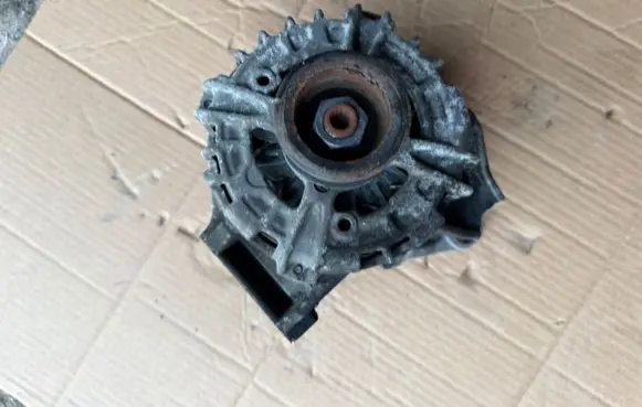 Opel Insignia B Generator/alternator 39047352