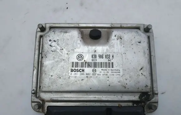 Volkswagen Polo III 6N 6N2 6NF Engine control unit/module 030906032H 0261206002