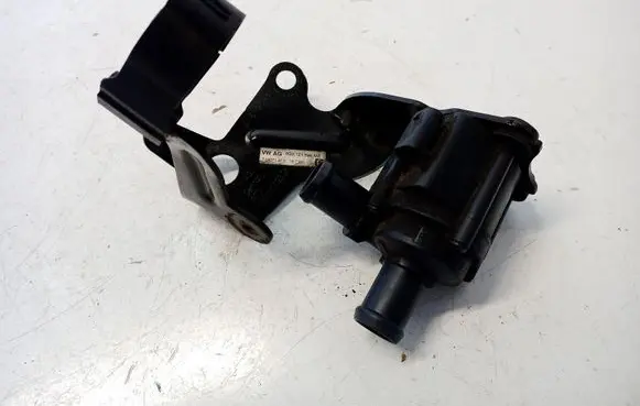 Volkswagen Golf VII Electric auxiliary coolant/water pump 5Q0121599AM