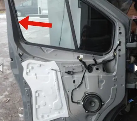 Opel Vivaro Rubber seal front coupe door window 