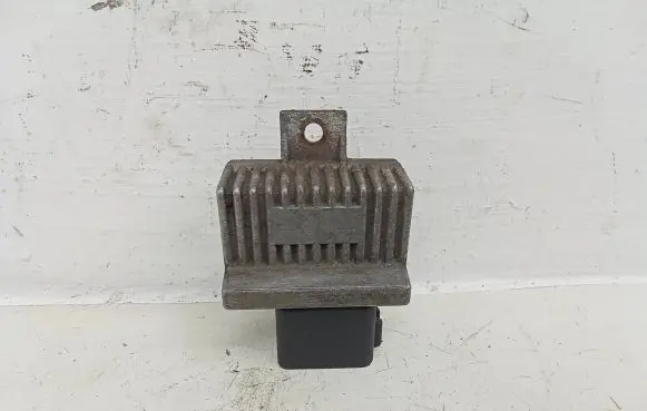 Opel Vivaro Glow plug pre-heat relay