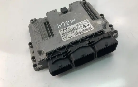 Peugeot 208 Engine control unit/module 9805947580