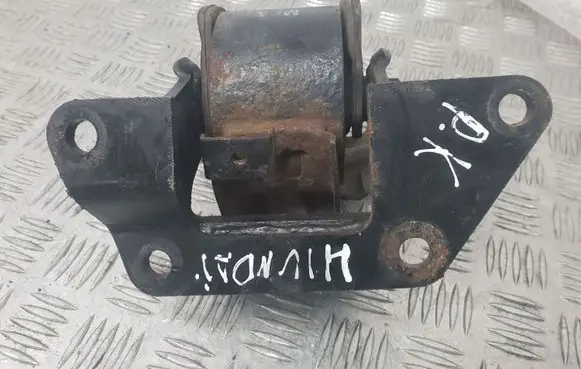 Hyundai Tucson LM Engine mount bracket 218142E400