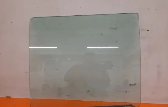 Suzuki Swift I Rear door window glass 43R-00351
