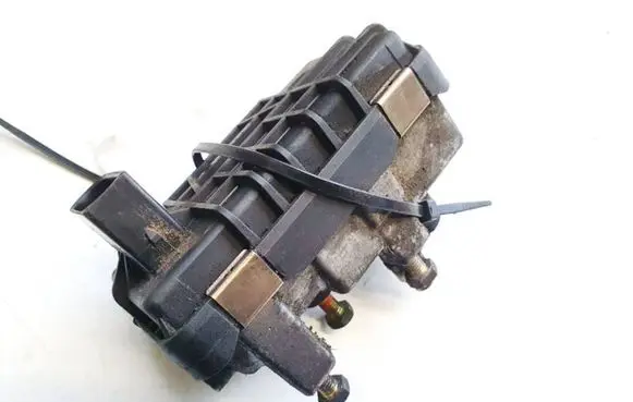 Audi A4 S4 B7 8E 8H Turbine electric control actuator 6NW009483 G-33