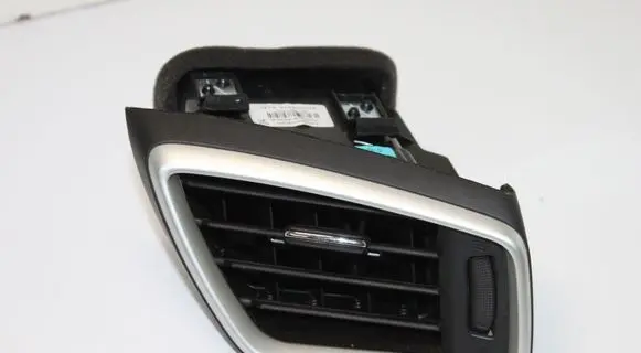 Nissan Qashqai Dashboard side air vent grill/cover trim 687604EA0A