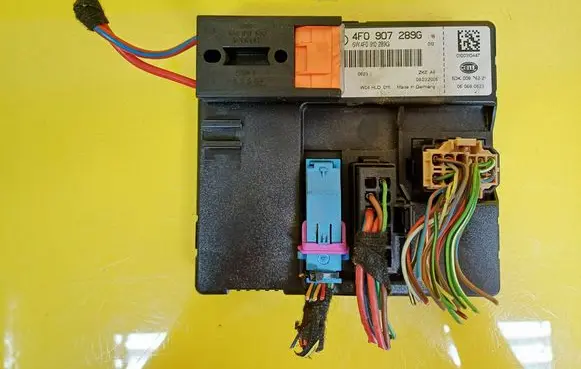 Audi A6 S6 C6 4F Central body control module 4F0907289G