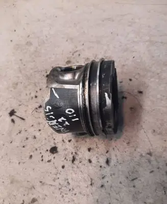 Toyota Avensis T250 Piston W051