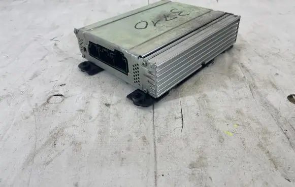 Opel Insignia A Sound amplifier 13320251 P133202511