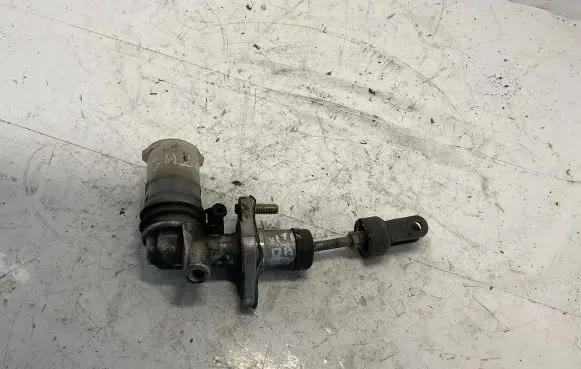Suzuki Grand Vitara I Clutch master cylinder