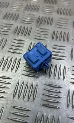 Toyota Avensis T270 Horn buzzer relay 8665250010
