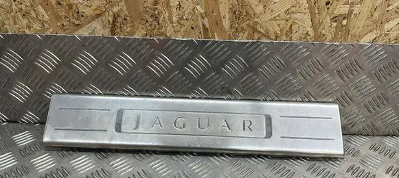 Jaguar XJ X351 Front sill trim cover AW9313201AE