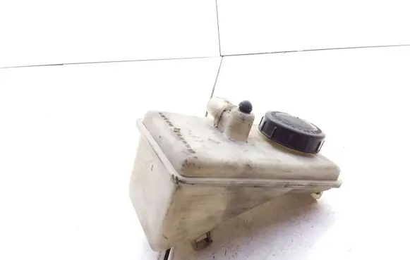 Brake fluid reservoir
