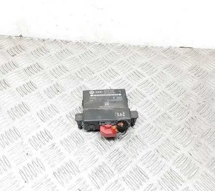 Volkswagen Golf V Gateway control module 1K0907530E 1K0907951
