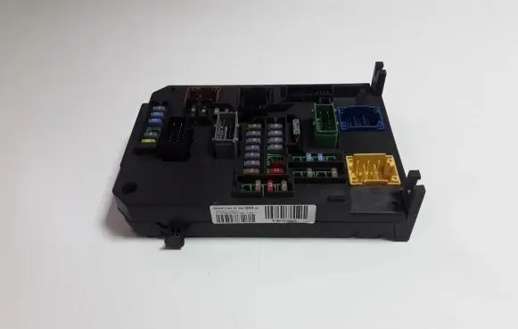 Peugeot 508 Fuse module 9665547580